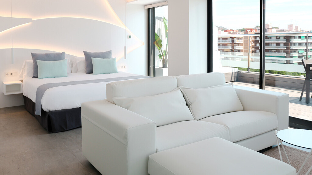  NATURE SUITE WITH HYDROMASSAGE & TERRACE SWIMMING POOL VIEW 